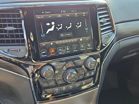 Used 2020 Jeep Grand Cherokee Limited AWD/4WD image 19