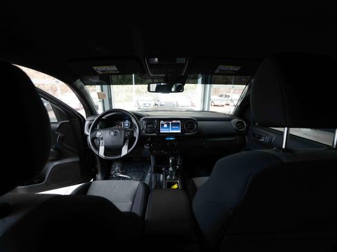 Used 2023 Toyota Tacoma TRD Sport w/ Advanced Technology Package image 19