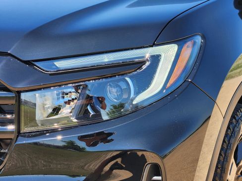 New 2026 Honda Ridgeline Black Edition image 9