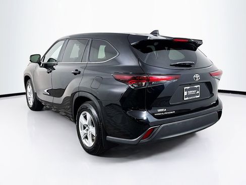 Certified 2024 Toyota Highlander LE AWD/4WD image 5