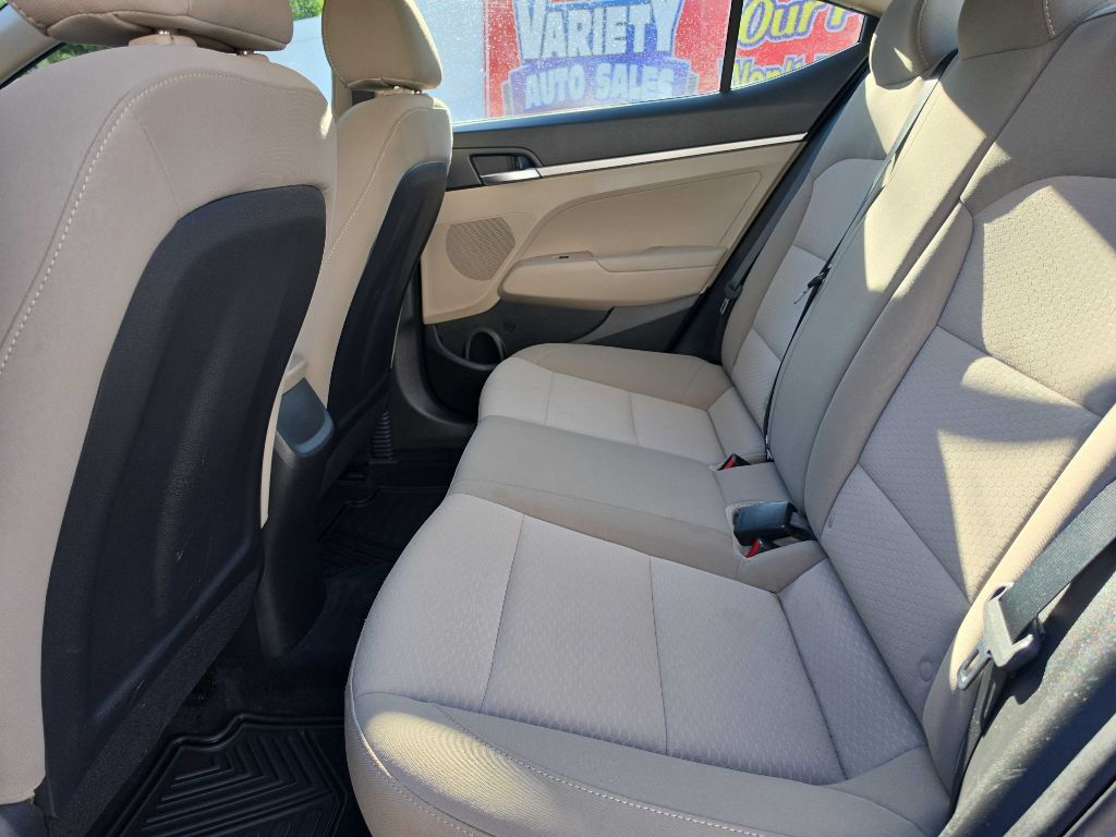 Used 2019 Hyundai Elantra SE FWD image 15