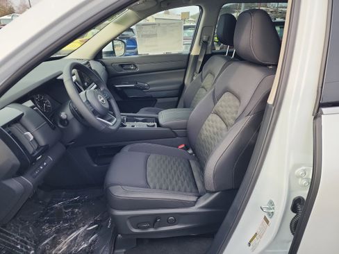 New 2025 Nissan Pathfinder SV image 11