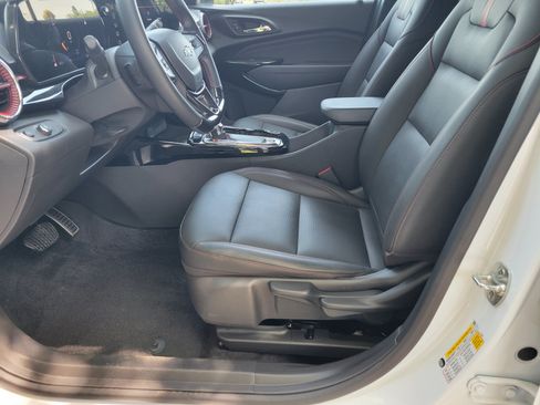 Certified 2024 Chevrolet Trax RS w/ Sunroof Package FWD image 27