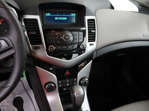 Used 2016 Chevrolet Cruze LS FWD image 10