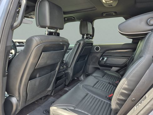Used 2018 Land Rover Discovery HSE Luxury AWD/4WD image 18
