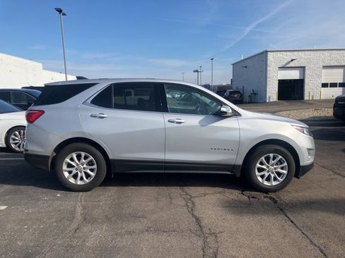 Used 2018 Chevrolet Equinox LT image 2