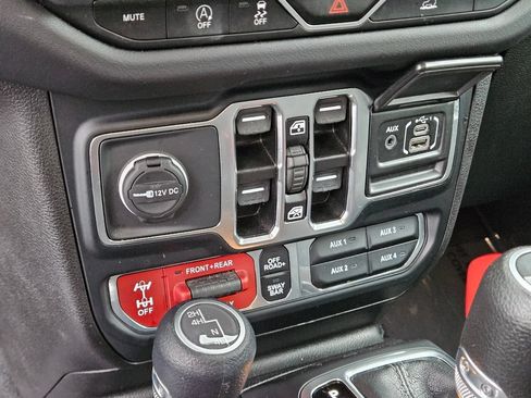 Used 2024 Jeep Wrangler Unlimited Rubicon AWD/4WD image 24