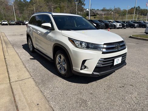 Used 2019 Toyota Highlander Limited image 4