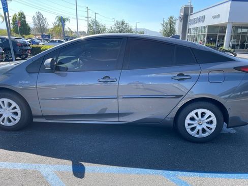 Used 2021 Toyota Prius LE FWD image 7