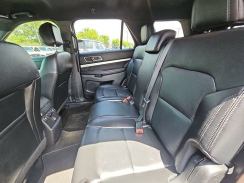 Used 2016 Ford Explorer XLT w/ Equipment Group 202A AWD/4WD image 27
