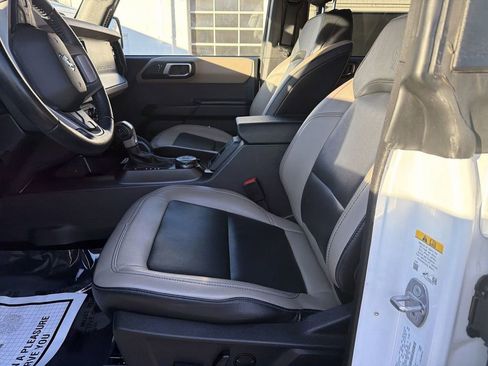 Used 2024 Ford Bronco Wildtrak image 11