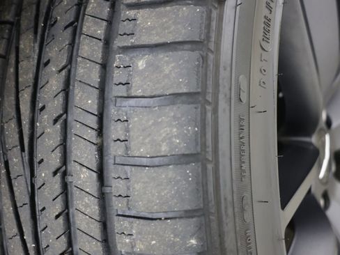 Used 2023 Chrysler 300 C RWD image 15
