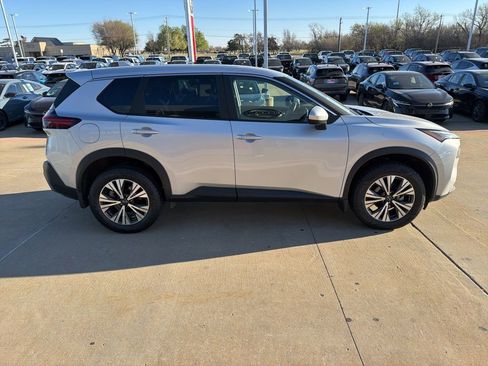 Used 2023 Nissan Rogue SV image 6