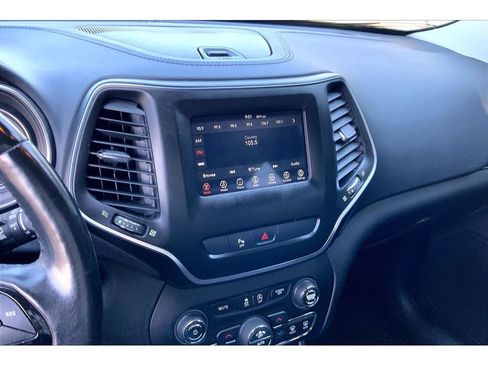 Used 2019 Jeep Cherokee Latitude Plus AWD/4WD image 7