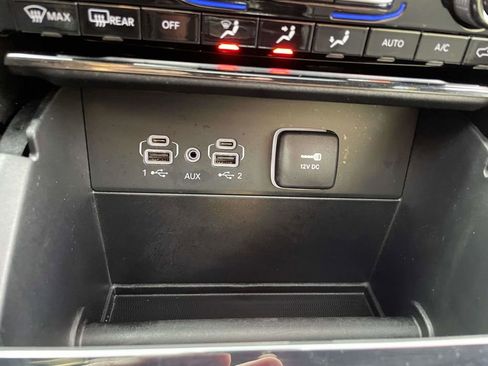 Used 2025 Jeep Grand Cherokee Laredo X image 28