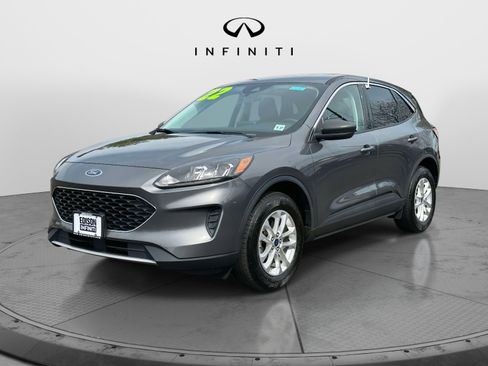 Used 2022 Ford Escape SE w/ Cold Weather Package image 2