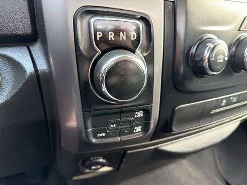 Used 2021 RAM 1500 Classic SLT image 32