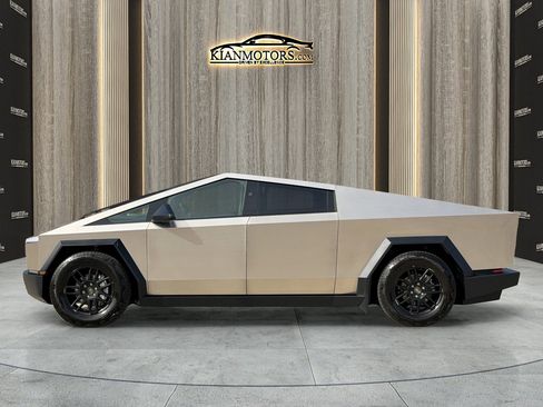 Used 2025 Tesla Cybertruck AWD Crew Cab image 10