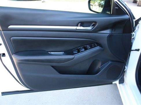 Used 2024 Nissan Altima 2.5 SR w/ SR Premium Package image 12