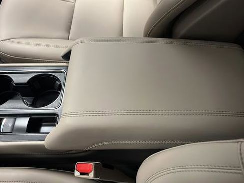 Used 2024 Lincoln Corsair AWD image 19