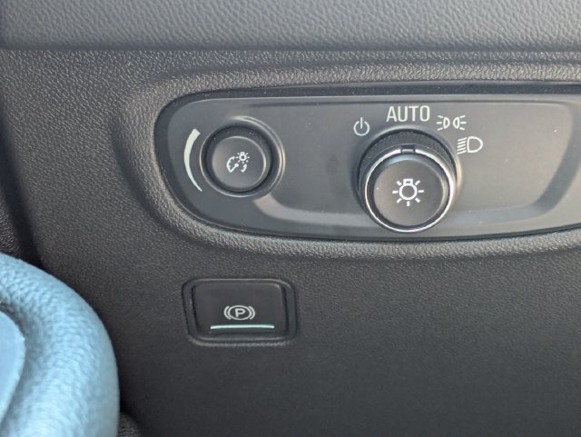 Used 2024 GMC Terrain SLE FWD image 29