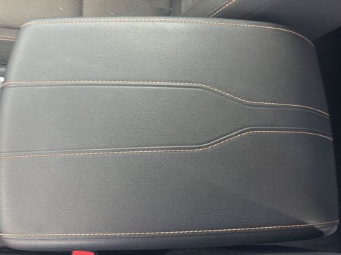 Used 2019 Chevrolet Traverse LT FWD image 12