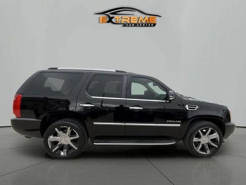 Used 2011 Cadillac Escalade Luxury image 7