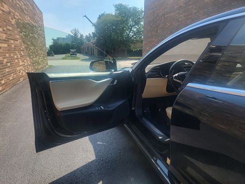 Used 2016 Tesla Model S 70D image 24