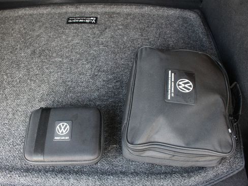 Used 2022 Volkswagen Taos SEL image 10