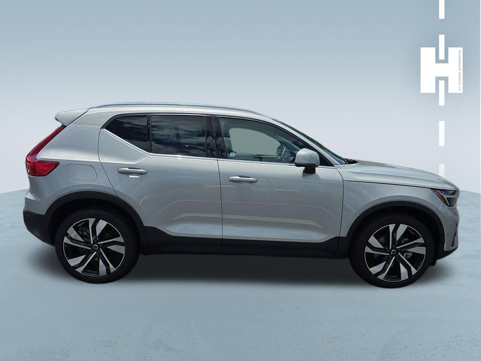 Used 2023 Volvo XC40 B5 Plus w/ Driver Assist Package AWD/4WD image 3