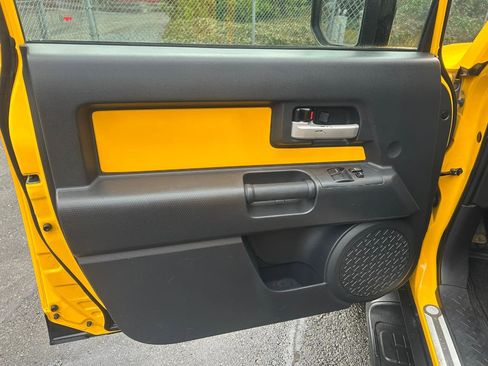 Used 2007 Toyota FJ Cruiser 4WD image 11