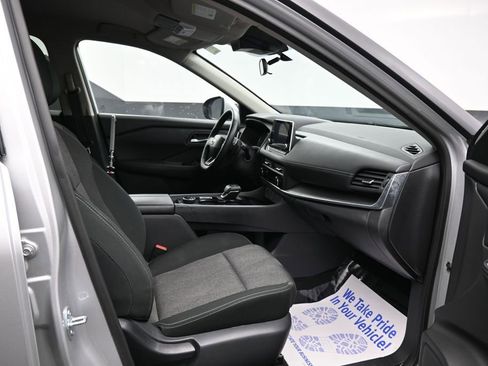 Used 2025 Nissan Rogue SV AWD/4WD image 18