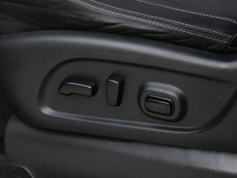 Used 2017 Nissan Titan SV image 25