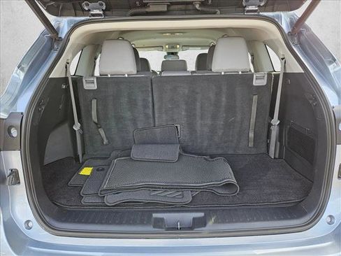 Used 2020 Toyota Highlander LE image 7