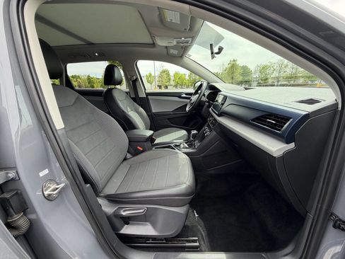 Used 2022 Volkswagen Taos SE image 16