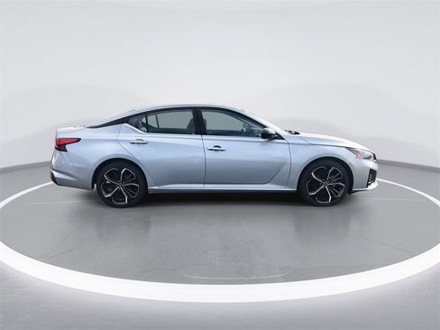Used 2024 Nissan Altima 2.5 SR image 9
