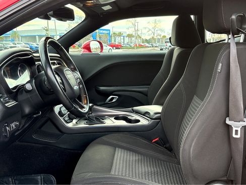 Used 2015 Dodge Challenger SXT w/ Driver Convenience Group image 10