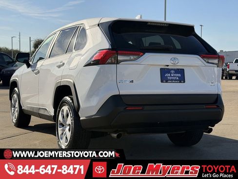 Used 2024 Toyota RAV4 LE image 7