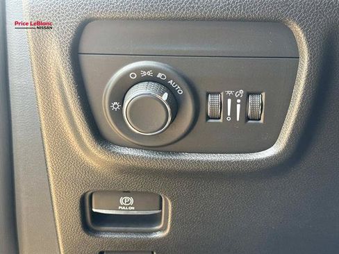 Used 2025 Jeep Grand Cherokee Altitude AWD/4WD image 20