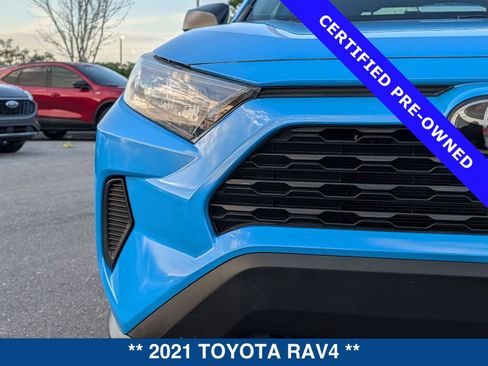 Used 2021 Toyota RAV4 LE image 9