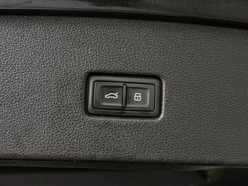 Used 2022 Audi Q8 Premium Plus AWD/4WD image 39