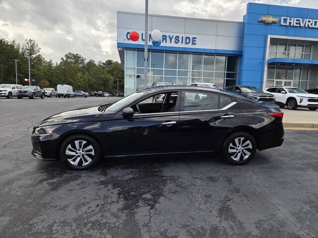 Used 2024 Nissan Altima 2.5 S FWD image 2