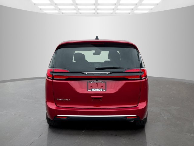 New 2027 Chrysler Pacifica Select FWD image 6