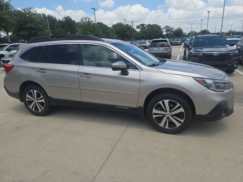 Used 2018 Subaru Outback 2.5i Limited AWD/4WD image 2