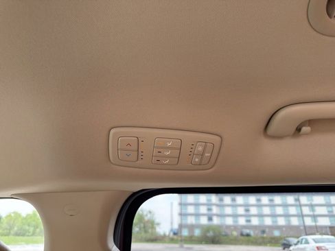 Used 2024 Kia Carnival LX FWD image 46