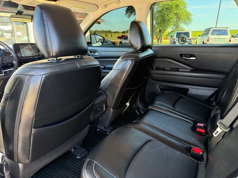 Used 2022 Nissan Pathfinder SV FWD image 15