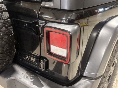 Used 2018 Jeep Wrangler Unlimited Sport image 7