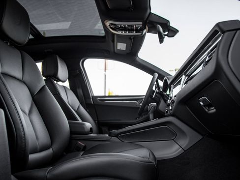 Certified 2026 Porsche Macan AWD/4WD image 44