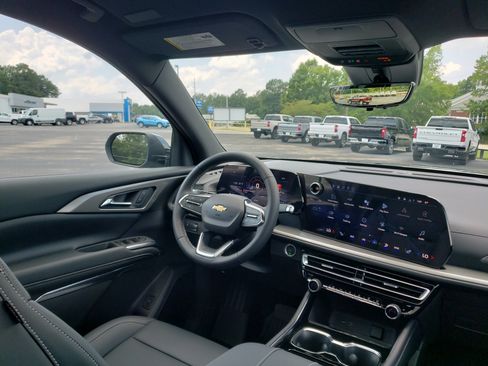 New 2026 Chevrolet Traverse LT w/ Sun and Wheel Package FWD image 39