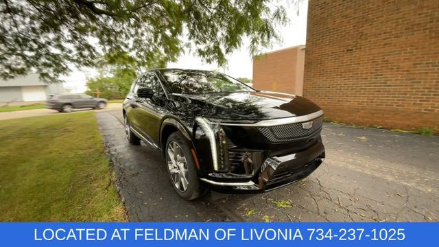 Used 2025 Cadillac Optiq Luxury 2 AWD/4WD image 3